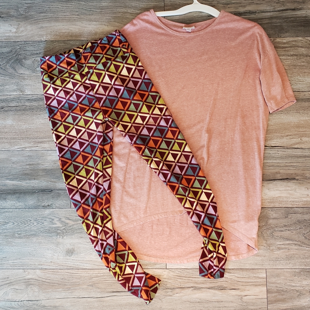 Peach lularoe top with lularoe leggings. OS